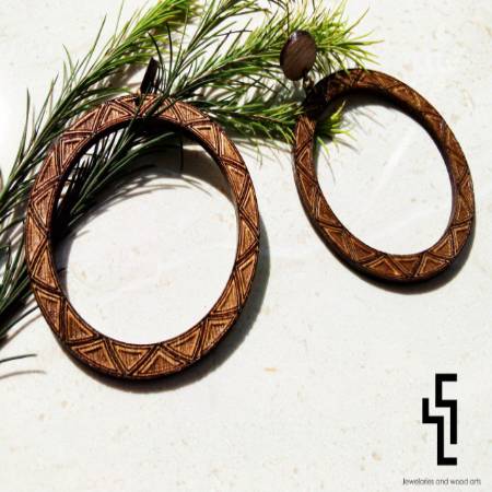 TILET PATTERN CIRCULAR STUD