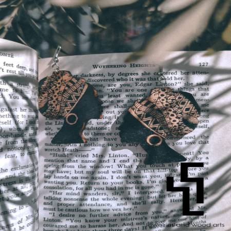  AFRICAN LADY WITH A PATTERNED HEADWRAP image 1