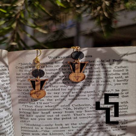 KIRAR SHAPED EARRING WITH RECTANGULAR STUD