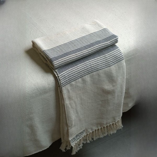 Luxurious Handwoven Saucy Mukosa Mbali Throw