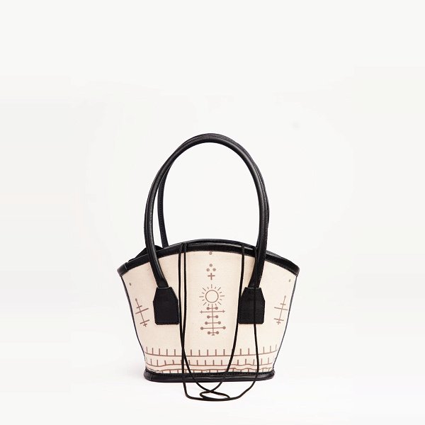 Niq’Isat Tote Bag