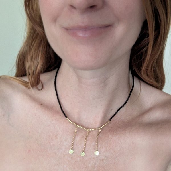 Ngili Ngili Single Strand Neckpiece – Short